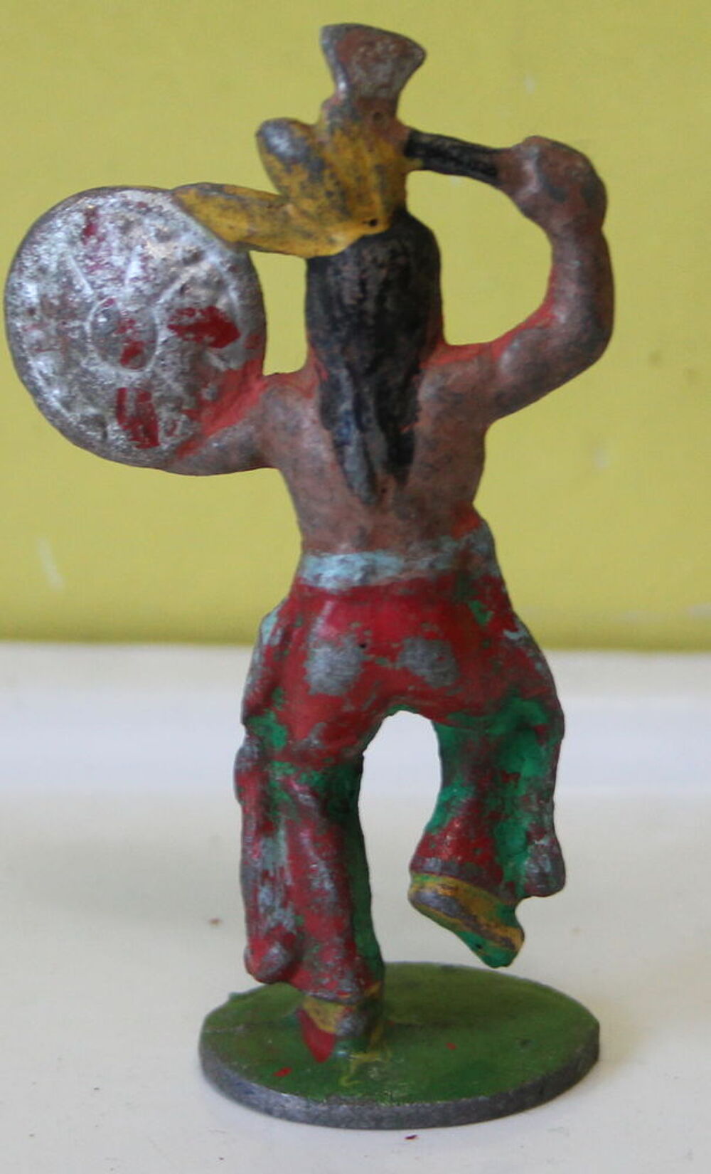 Indien QUIRALU rouge avec hache dansant Jeux / jouets