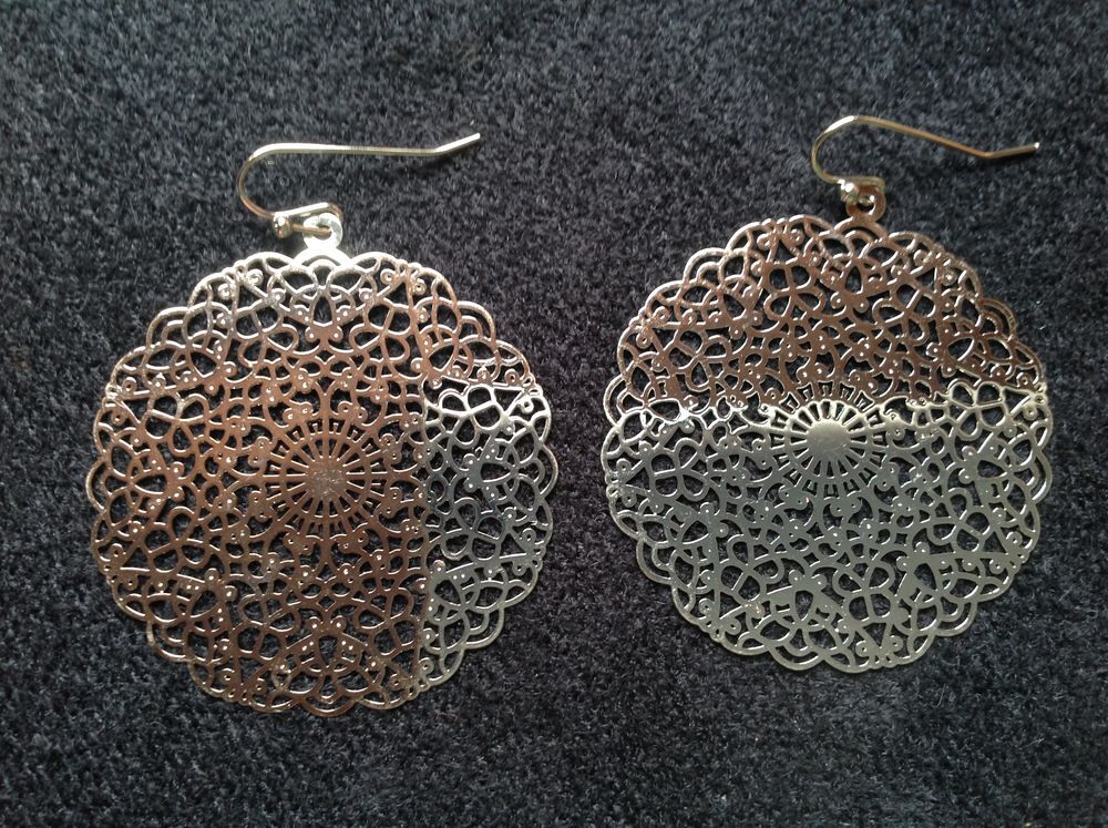 BOUCLES OREILLES ARGENT&Eacute; ARABESQUE 4cm DIAM Envoi Possible
Bijoux et montres