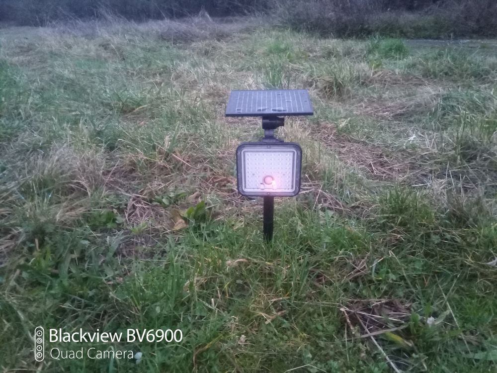 Spot LED Ext&eacute;rieur &Eacute;tanche &agrave; Piquer IP65 Solaire 7 watts Jardin
