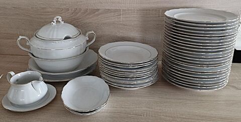 service de table porcelaine dor� or fin et num�rot� 60 Puisserguier (34)