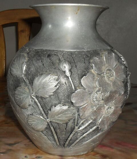 ANCIEN VASE ART D�CO (M�tal d'Art) sign� L.ROZAY 0 Montreuil (93)