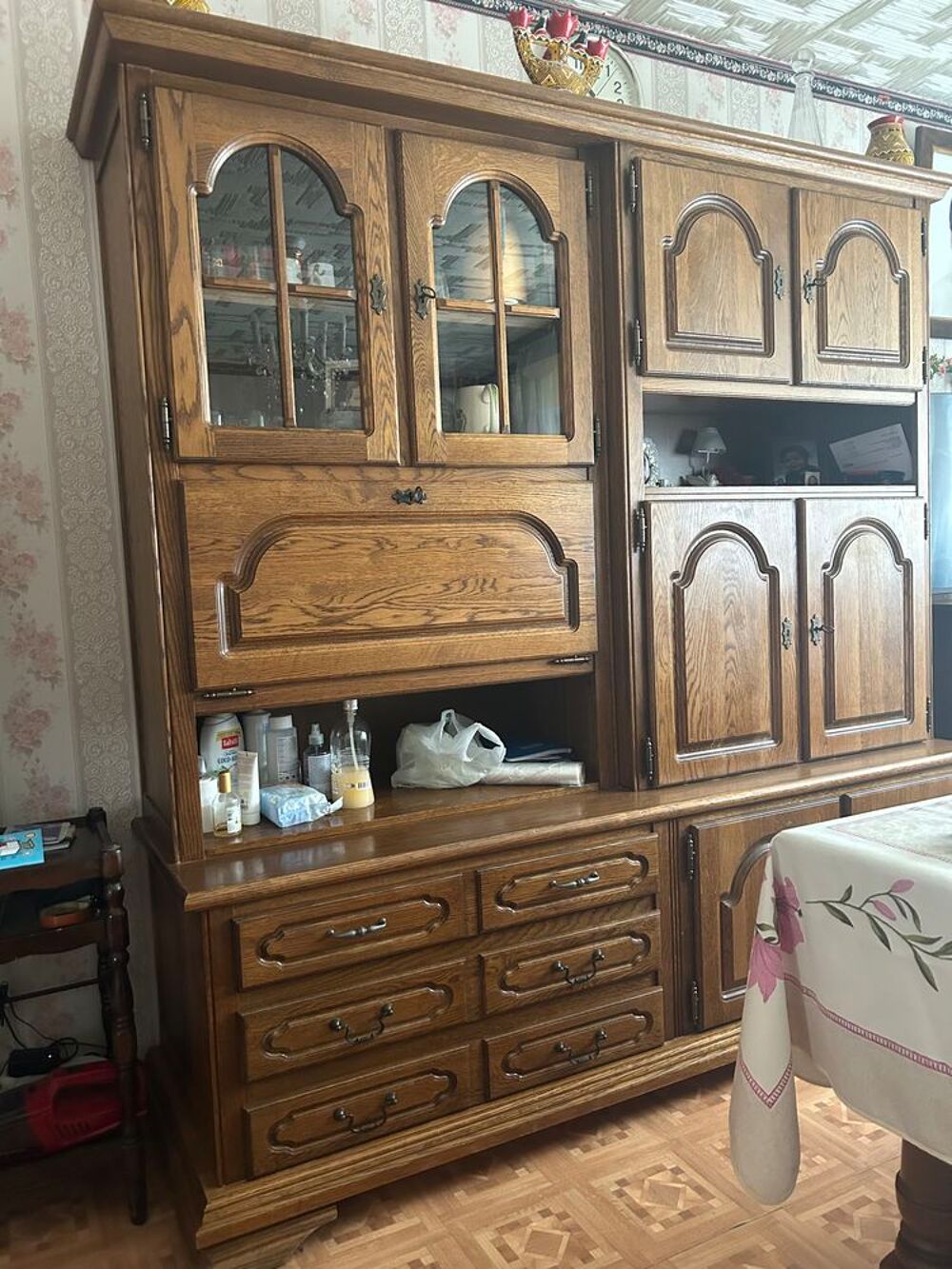 buffet avec table &agrave; manger avec 6 chaises Meubles