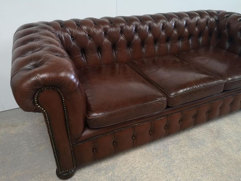 Canap&eacute; chesterfield cuir marron trois places vintage Meubles