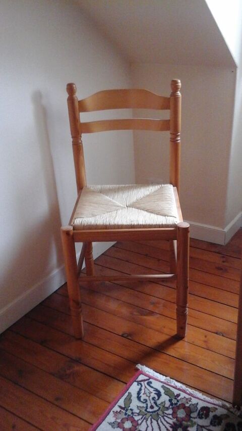 Chaise en pin à dessus paillé Angers (49)