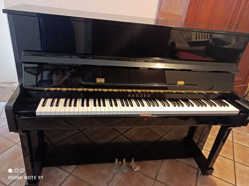 Piano droit Hansen 
Instruments de musique
