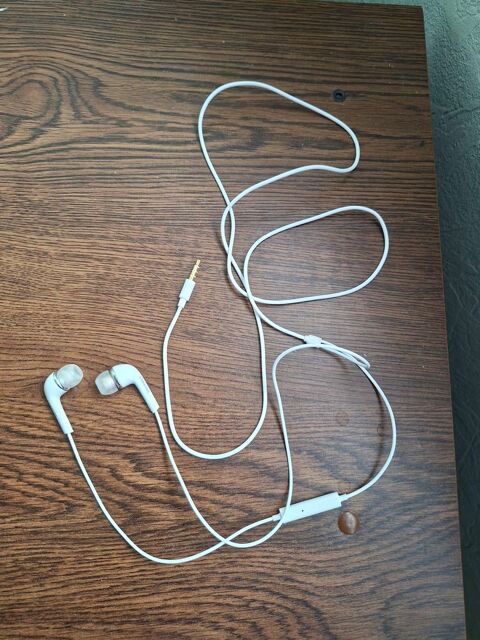 Ecouteur samsung blanc prise jack
10 Attignat (01)
