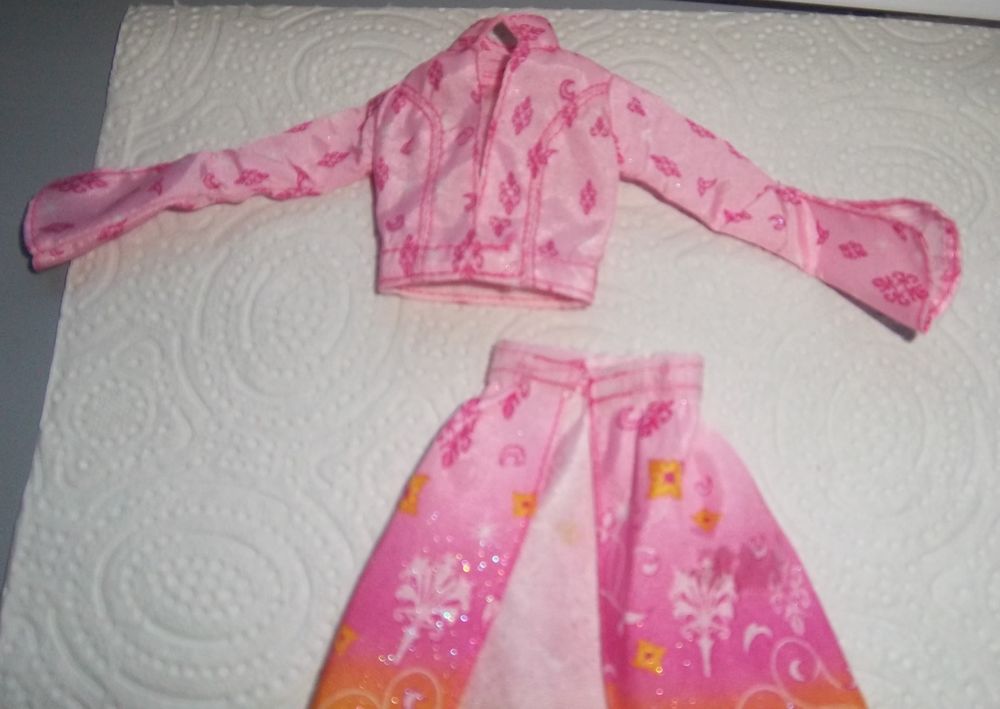 Blouson jupe barbie magie et sorcellerie 2002 Jeux / jouets