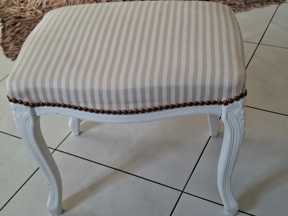 Pouf repose pied beige blanc Meubles