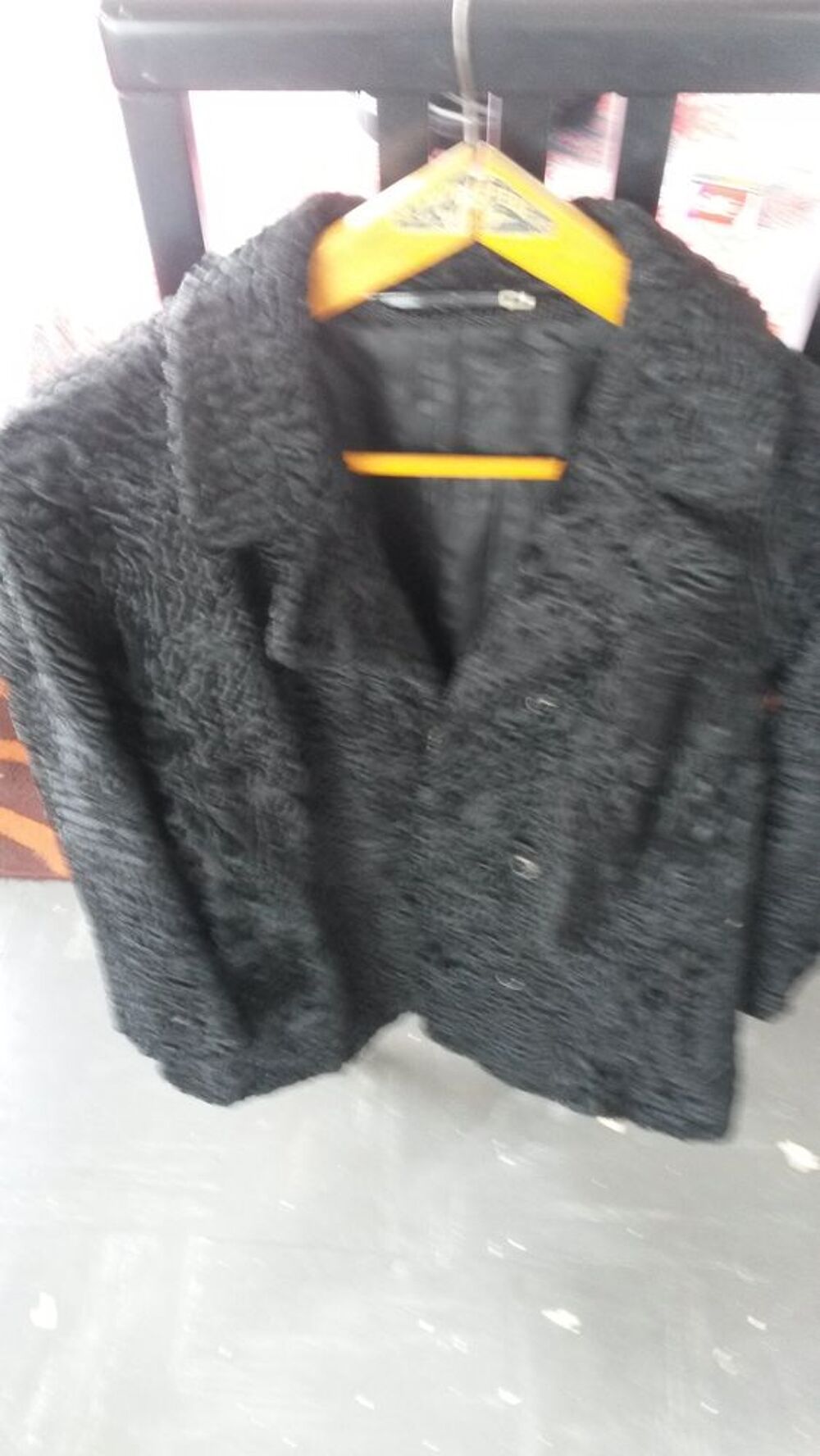 MANTEAU ASTRAKAN taille 40/42 Vêtements