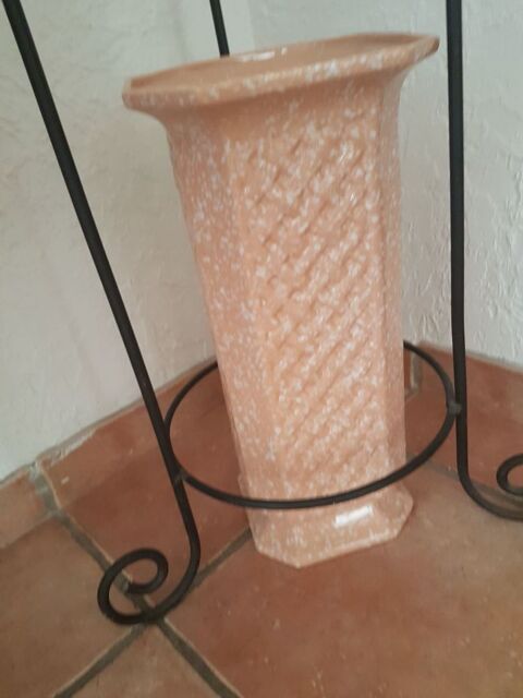 VASE LONG BEIGE 0 Clermont-l'Hrault (34)