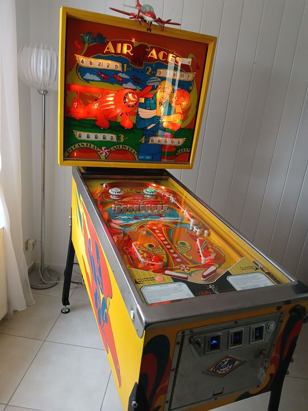 Flipper bally &eacute;lectrom&eacute;canique a rouleaux pr&ecirc;t &agrave; jouer Consoles et jeux vidéos