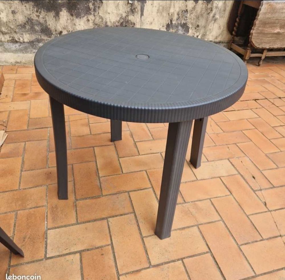 table de jardin avec 2 chaises Jardin