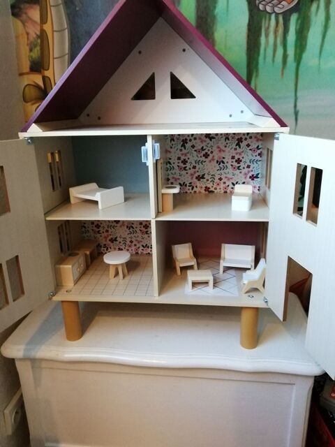 Maison de poup�e en bois Villemoisson-sur-Orge (91)