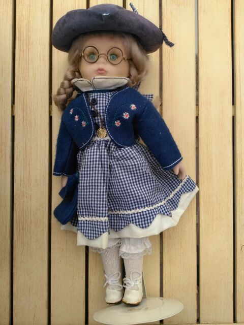 Poupée en porcelaine bleu
5 Breuillet (91)