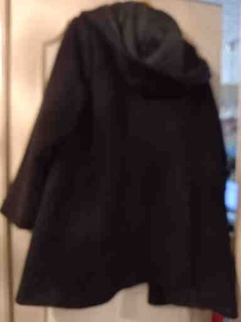 Manteau noir avec capuche 15 Sassenage (38)
