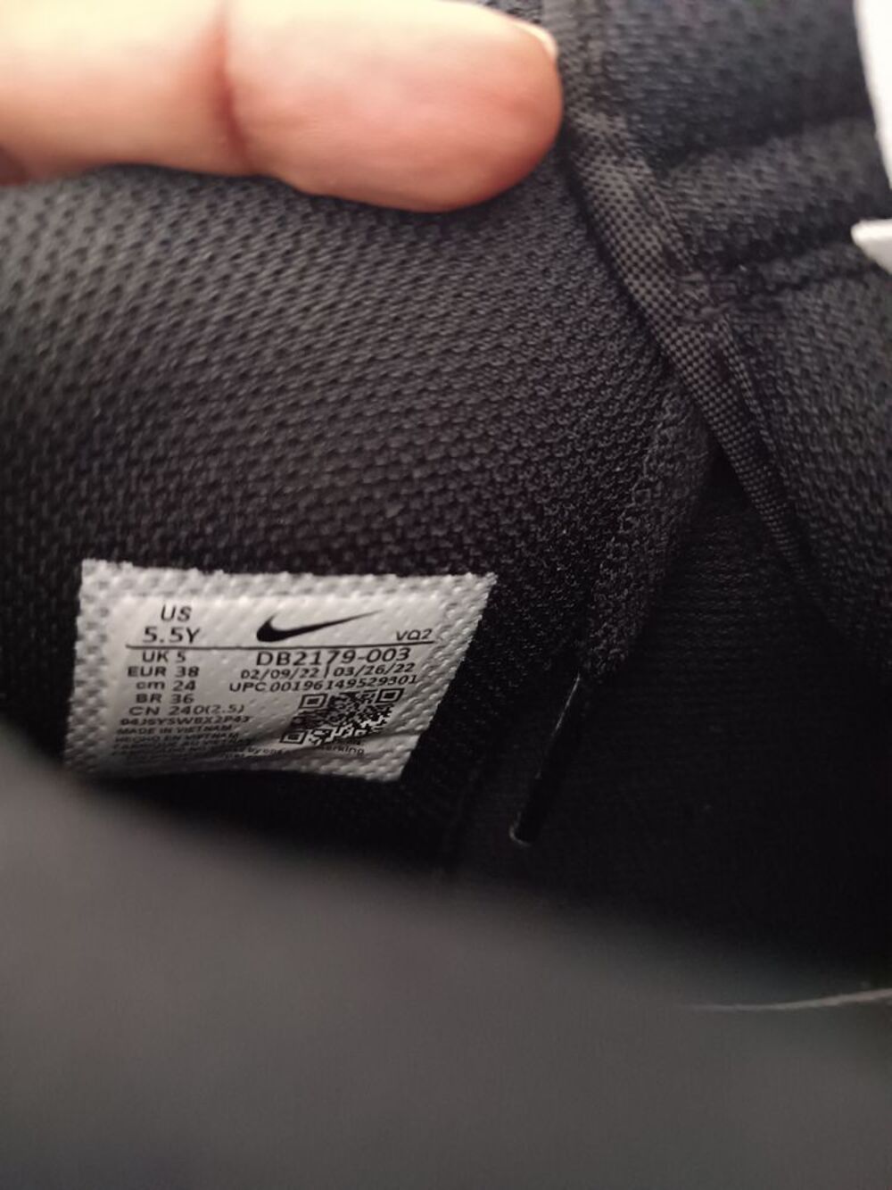 Basket dunk Nike montante, port&eacute; a l'essayage, mais petit. Chaussures