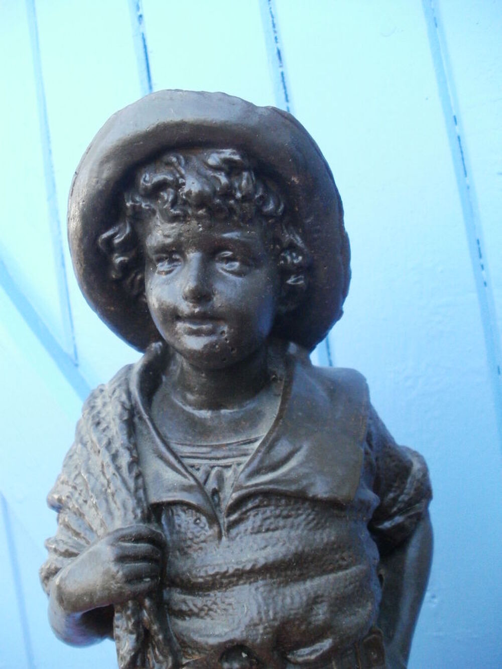 STATUE en platre repr&eacute;sentant un jeune gar&ccedil;on Hauteur 36 cm Décoration