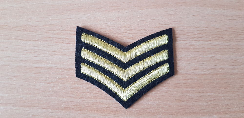 &eacute;cusson 
grade militaire fantaisie 
3 chevrons 
sergent-chef Décoration