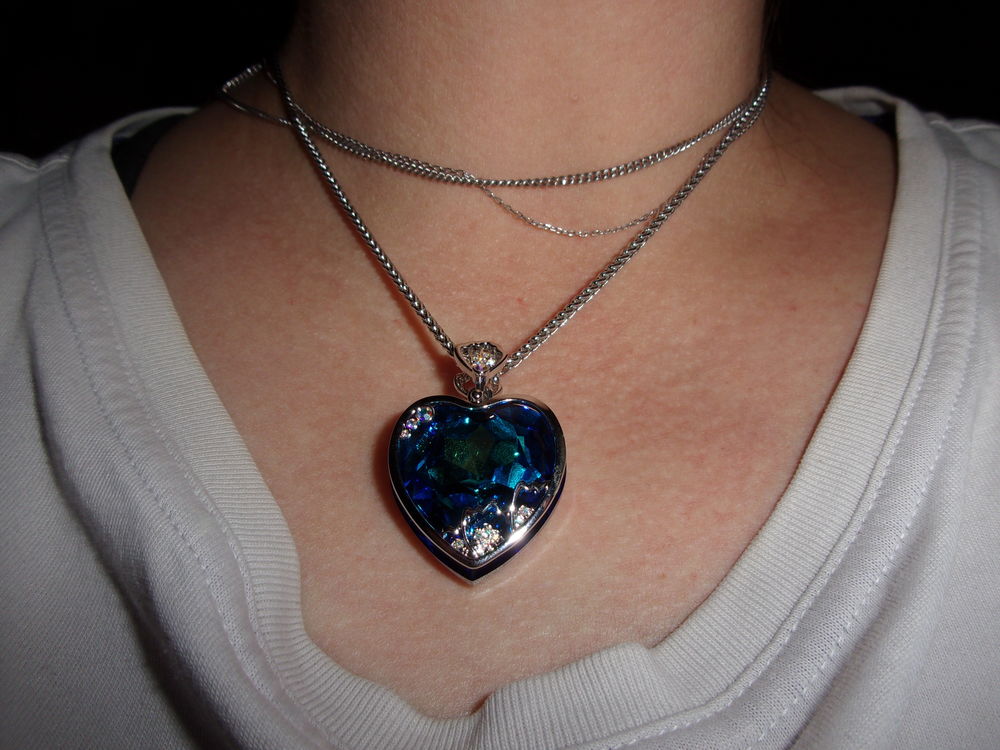 chaine avec pendentif c?ur Bijoux et montres