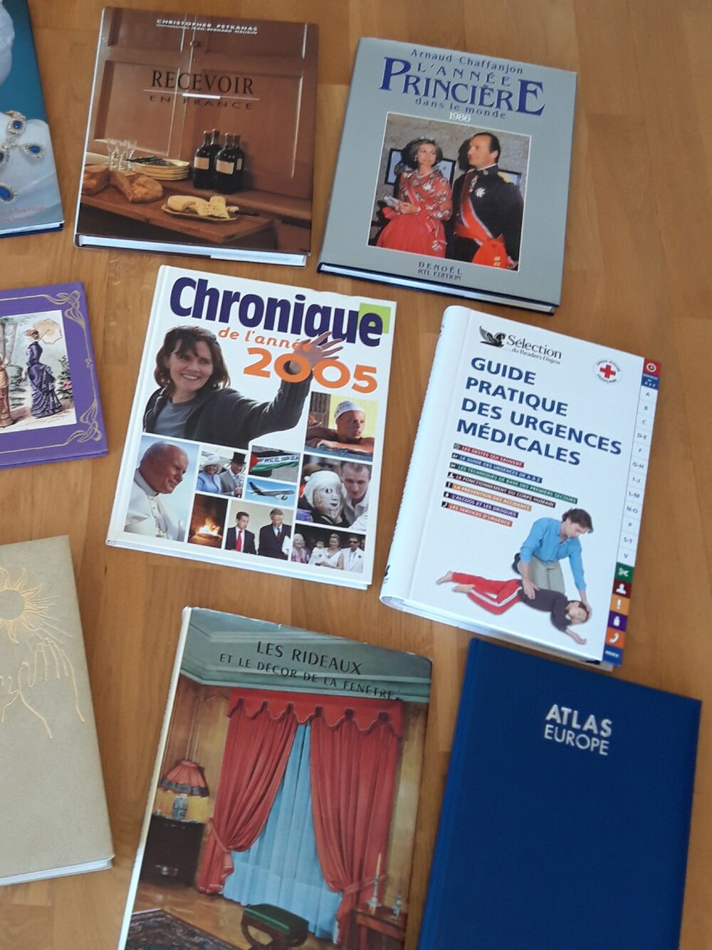 Livres : Culture, Savoir Vivre, Recevoir, Parfums,Bijoux... Livres et BD