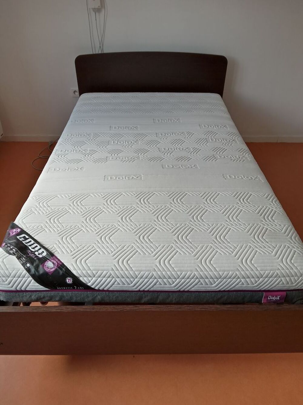 Lit &eacute;lectrique m&eacute;dicalis&eacute; avec matelas Meubles