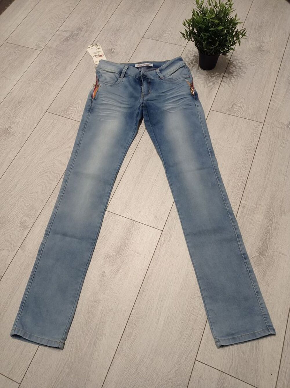 Jeans taille 36 neuf Vtements
