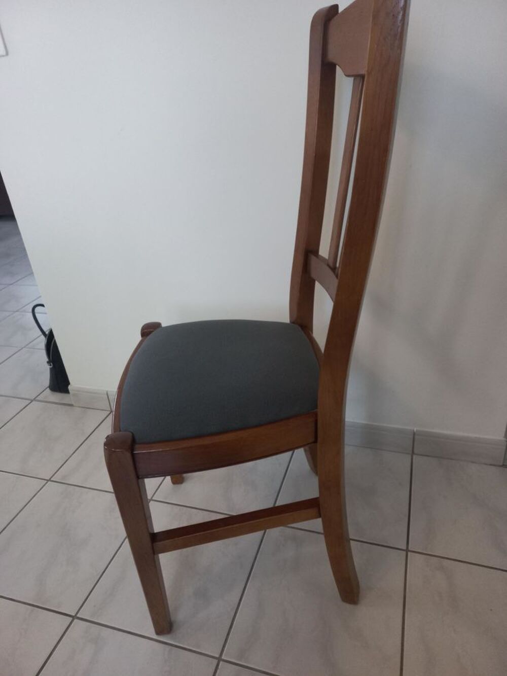 Chaises le lot 6 o&ugrave; 8 Meubles