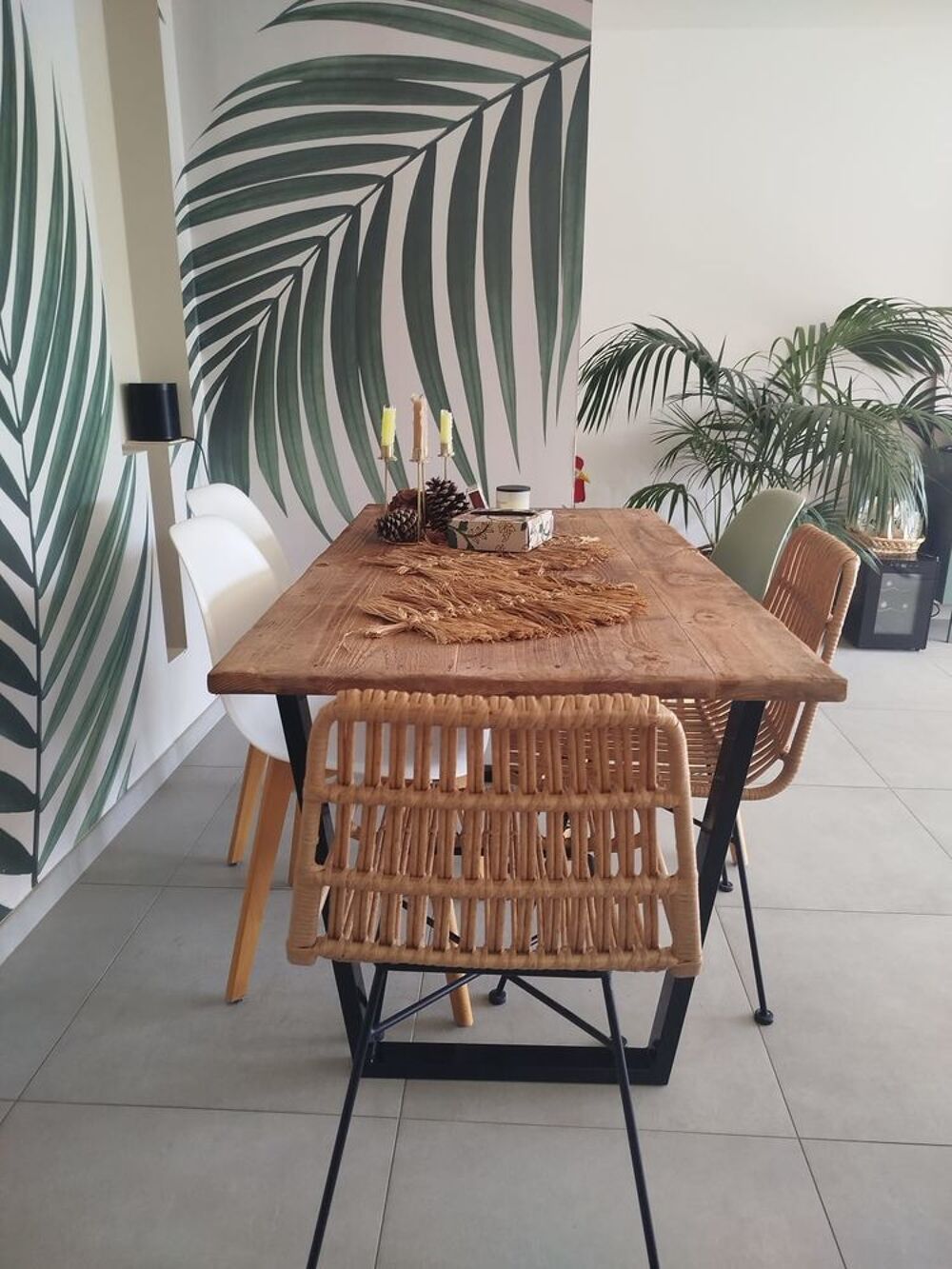 Tables en bois et 5 chaises Meubles