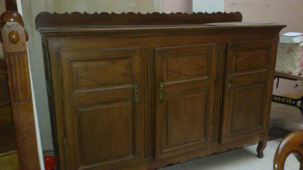 BAHUT CHENE MASSIF 3 PORTES
- A VENIR RECUPERER Meubles