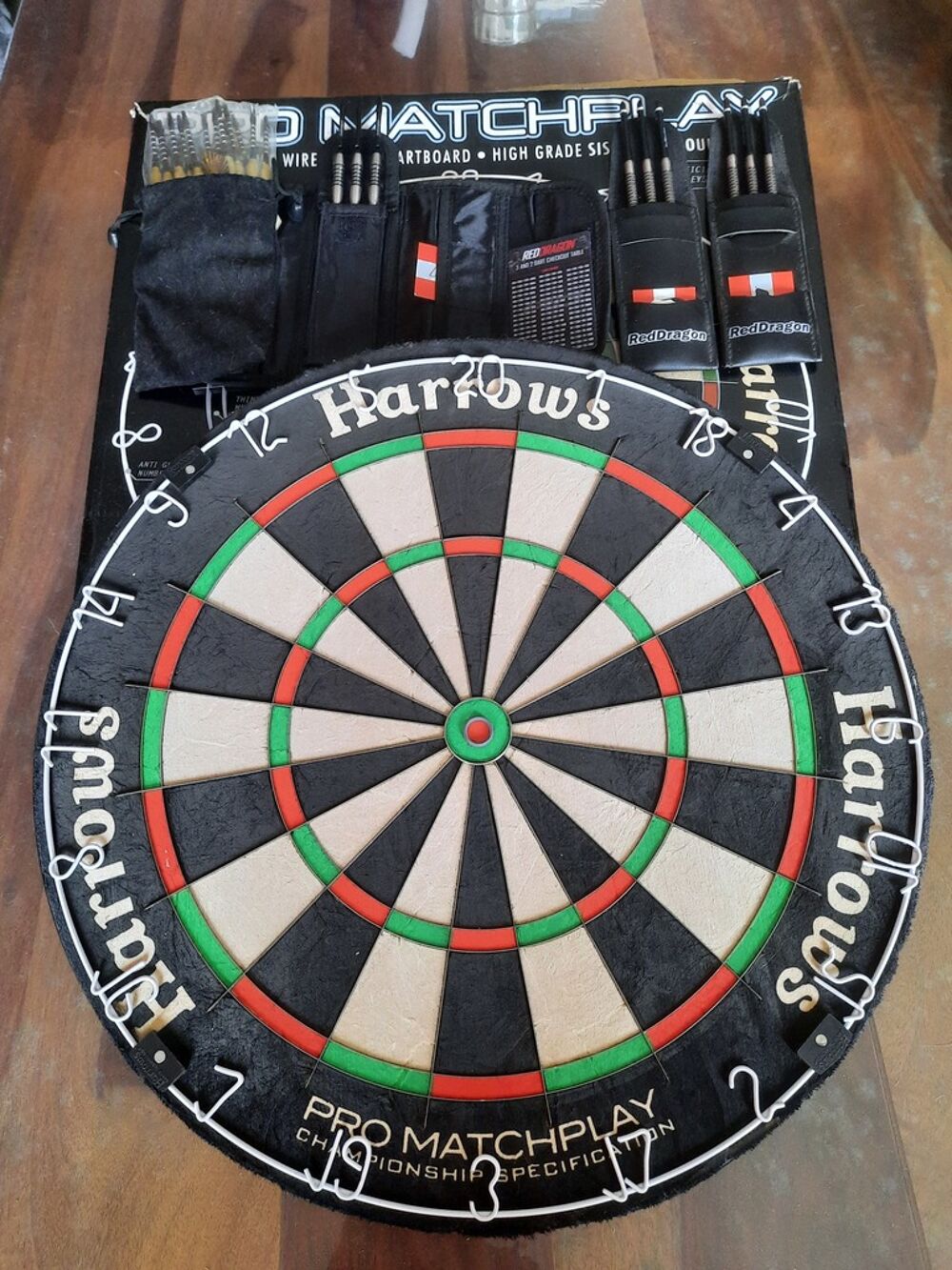Cible de Fl&eacute;chettes Harrows avec Accessoires jamais servi Jeux / jouets