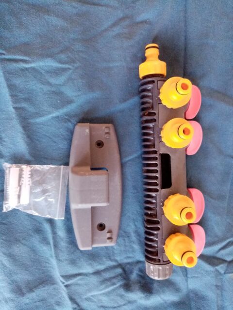 Distributeur Hozlock Mural 4 voies + 2 embouts 25 Andard (49)