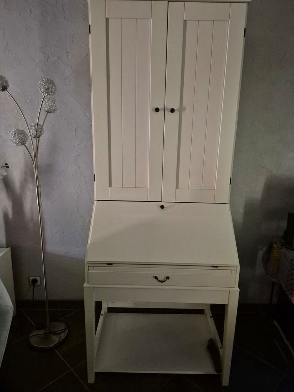 Secr&eacute;taire &eacute;tudiant ou informatique avec le banc coffre D�coration