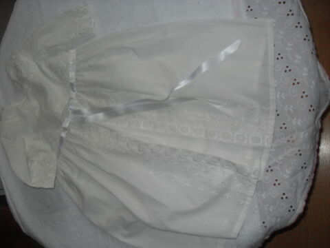 Ancienne robe de baptme en coton blanc  30 Saint-Germain-au-Mont-d'Or (69)