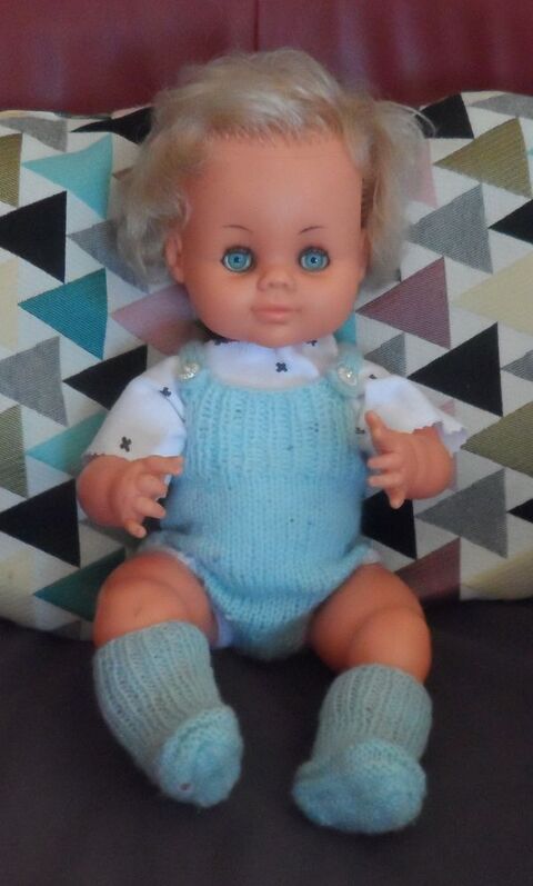 Poupon Bella 43 cm en plastique mou ferme les yeux allong� 12 Castries (34)