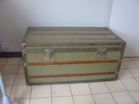 Malle courrier ancienne MOYNAT quai d'Orsay. Bordères-sur-l'Échez (65)