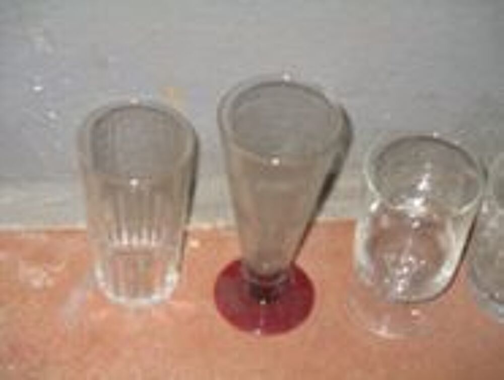 5 verres divers et autres collectionneurs ou cuisine Décoration