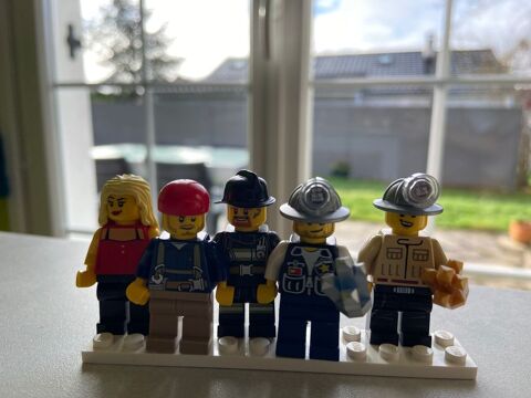 5 FIGURINES LEGO 8 Jury (57)