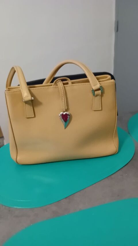 SAC � MAIN LANCASTER 50 Caumont-sur-Durance (84)