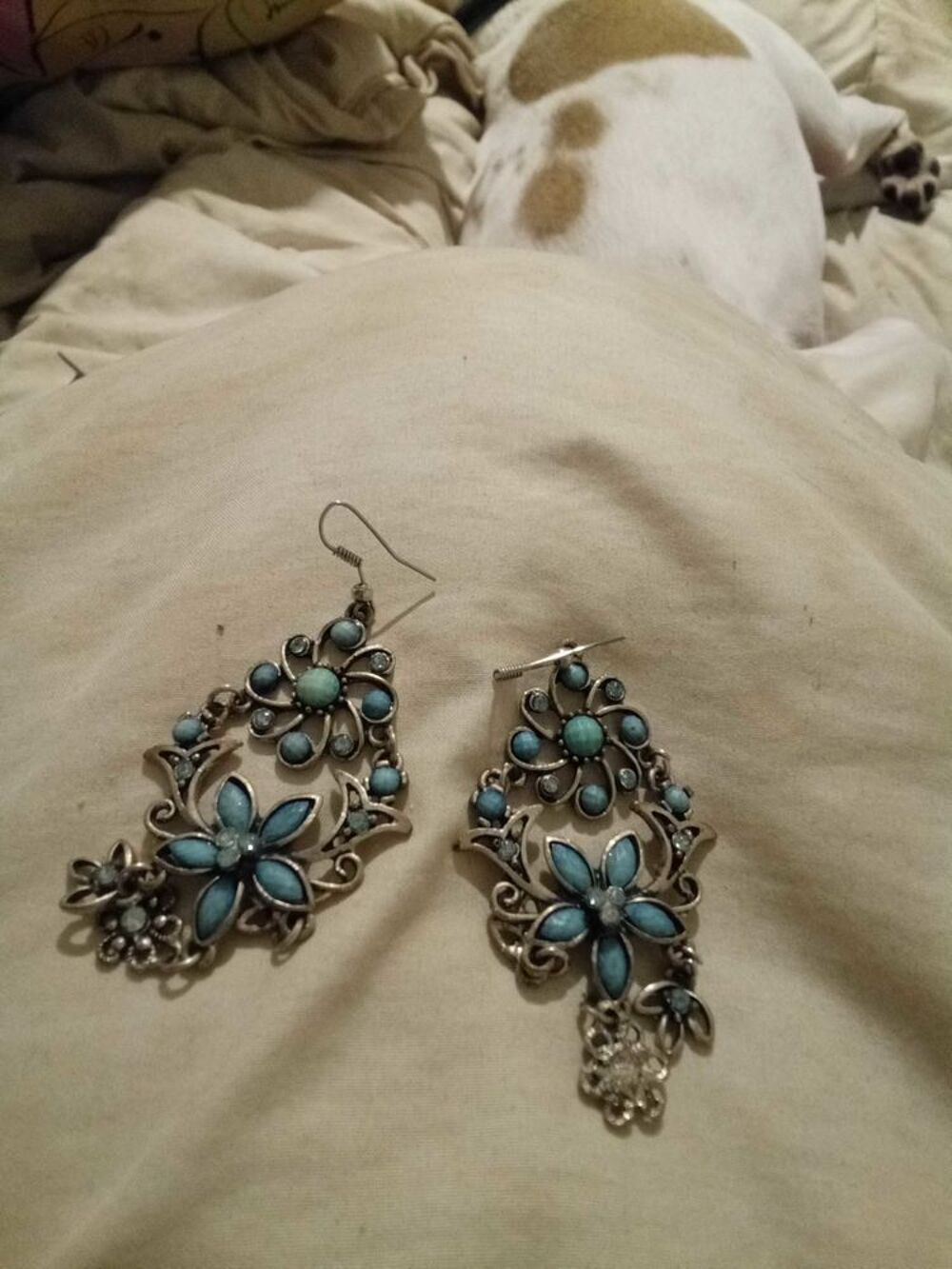 boucle d'oreille fantaisie pendante fleur bleu Bijoux et montres