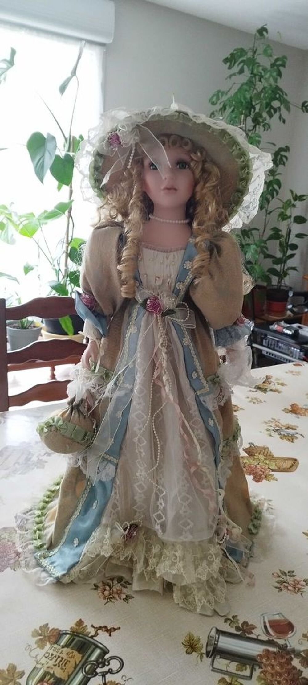 POUPEE De COLLECTION En PORCELAINE. 