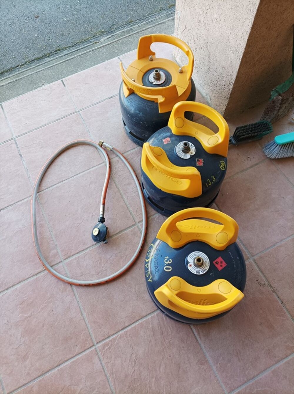 3 bouteilles de gaz Electroménager