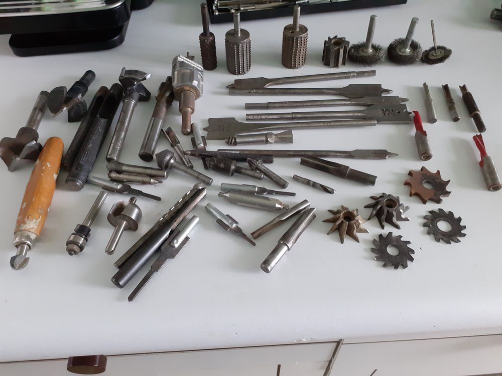 Diff&eacute;rents outils pour bricolage bois Bricolage