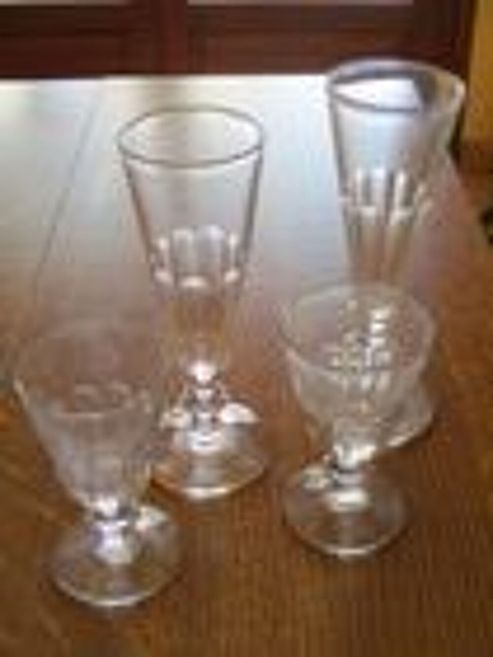 Deux fl&ucirc;tes et deux verres liqueur milieu arrondi vintage Décoration