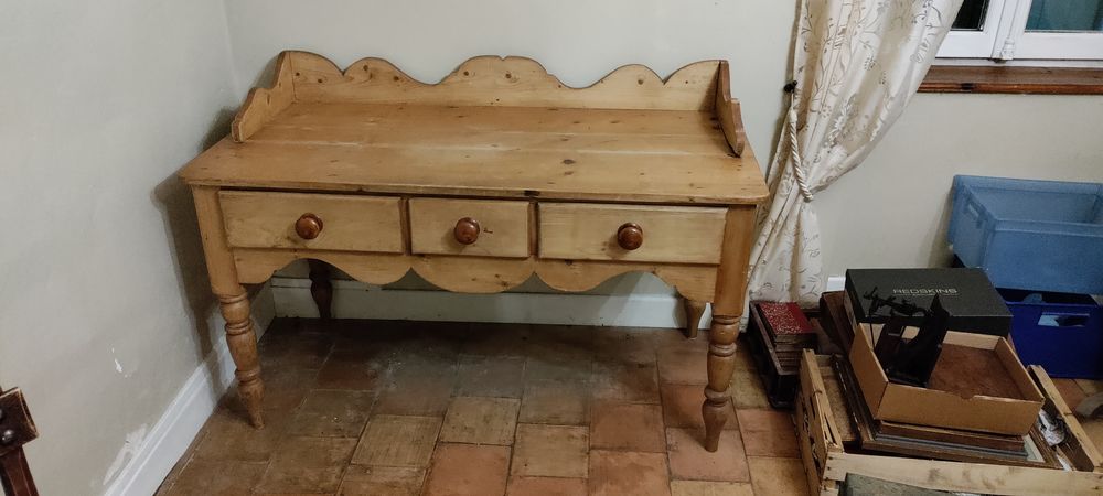 Grand bureau en pin Meubles