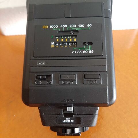 flash Tokura 4030AF 59 Le Grau d'Agde (34)