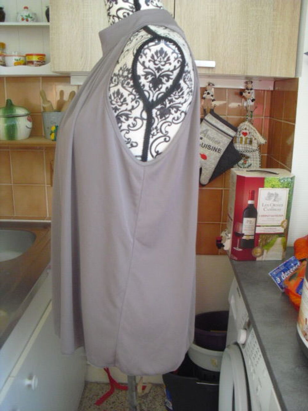  TOP fluide taupe sans manche NEUF JUS D ORANGE Taille 4
Vêtements