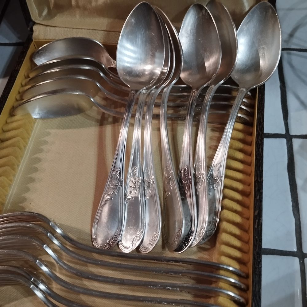 coffret de couverts en metal argent&eacute; Electromnager