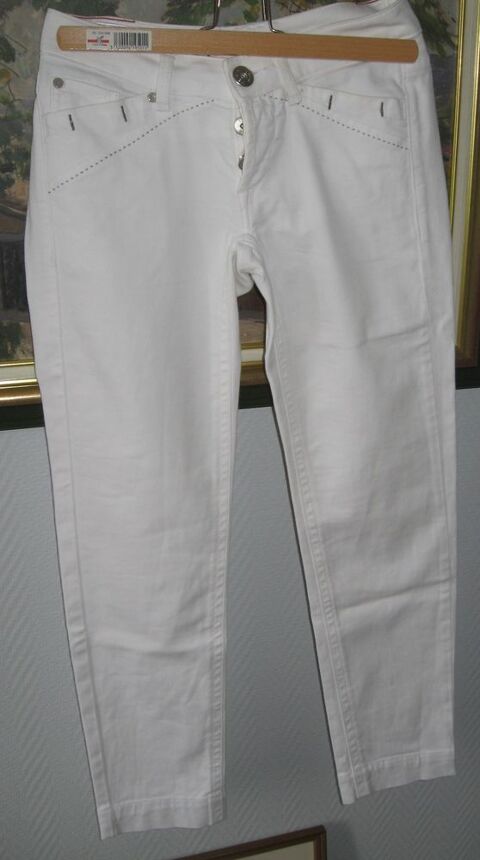 Pantalon blanc  30 Saint-Marcellin (38)
