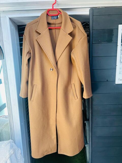manteau neuf achet� pour ma fille , Saint-Genest-Lerpt (42)