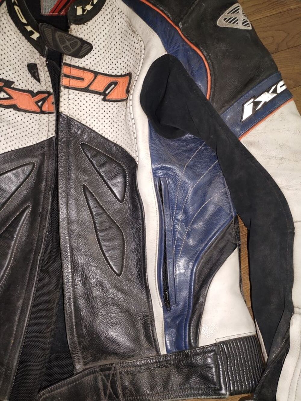Blouson moto IXON (Taille L)
Vtements
